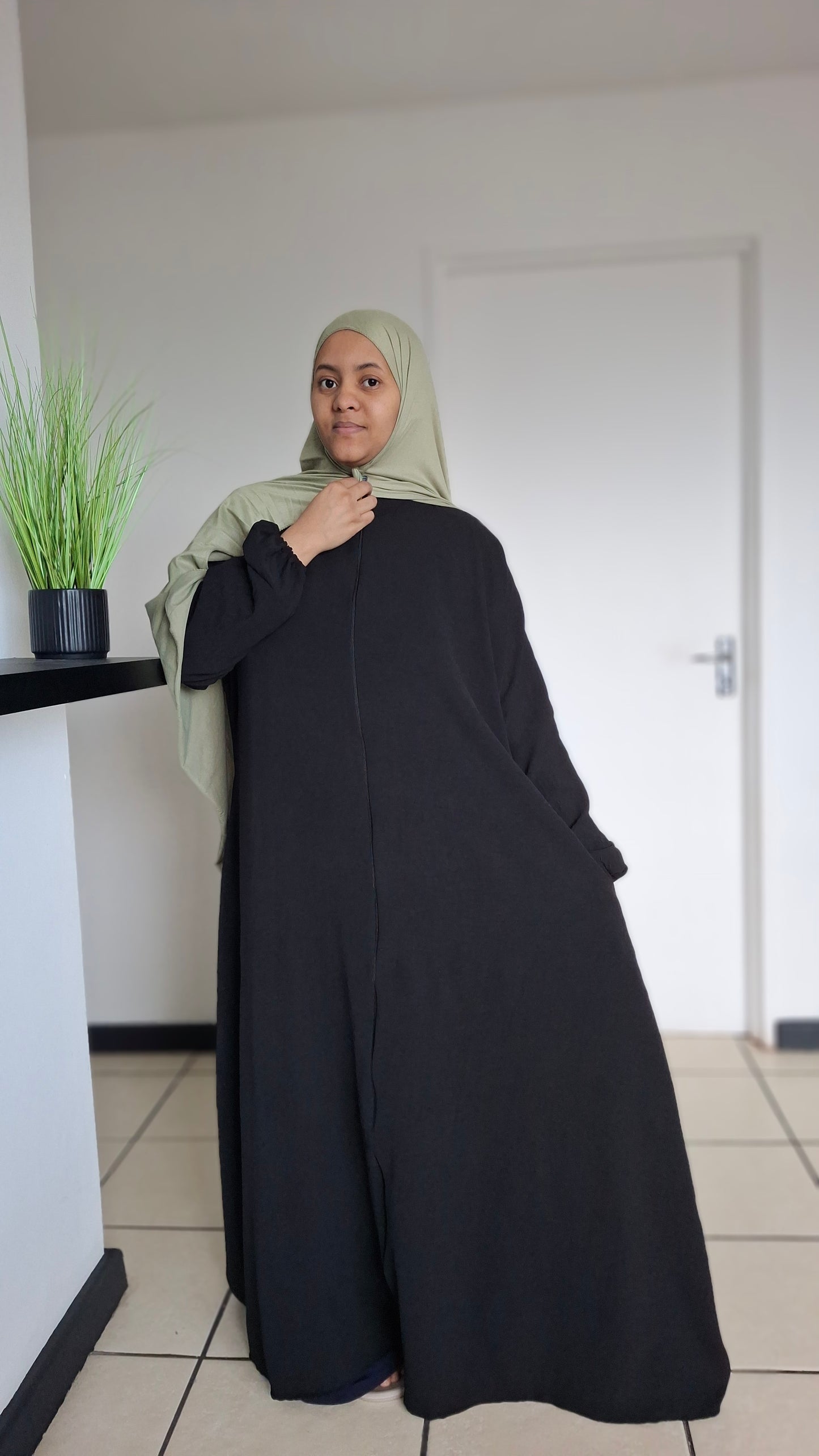Zainap zip Abaya