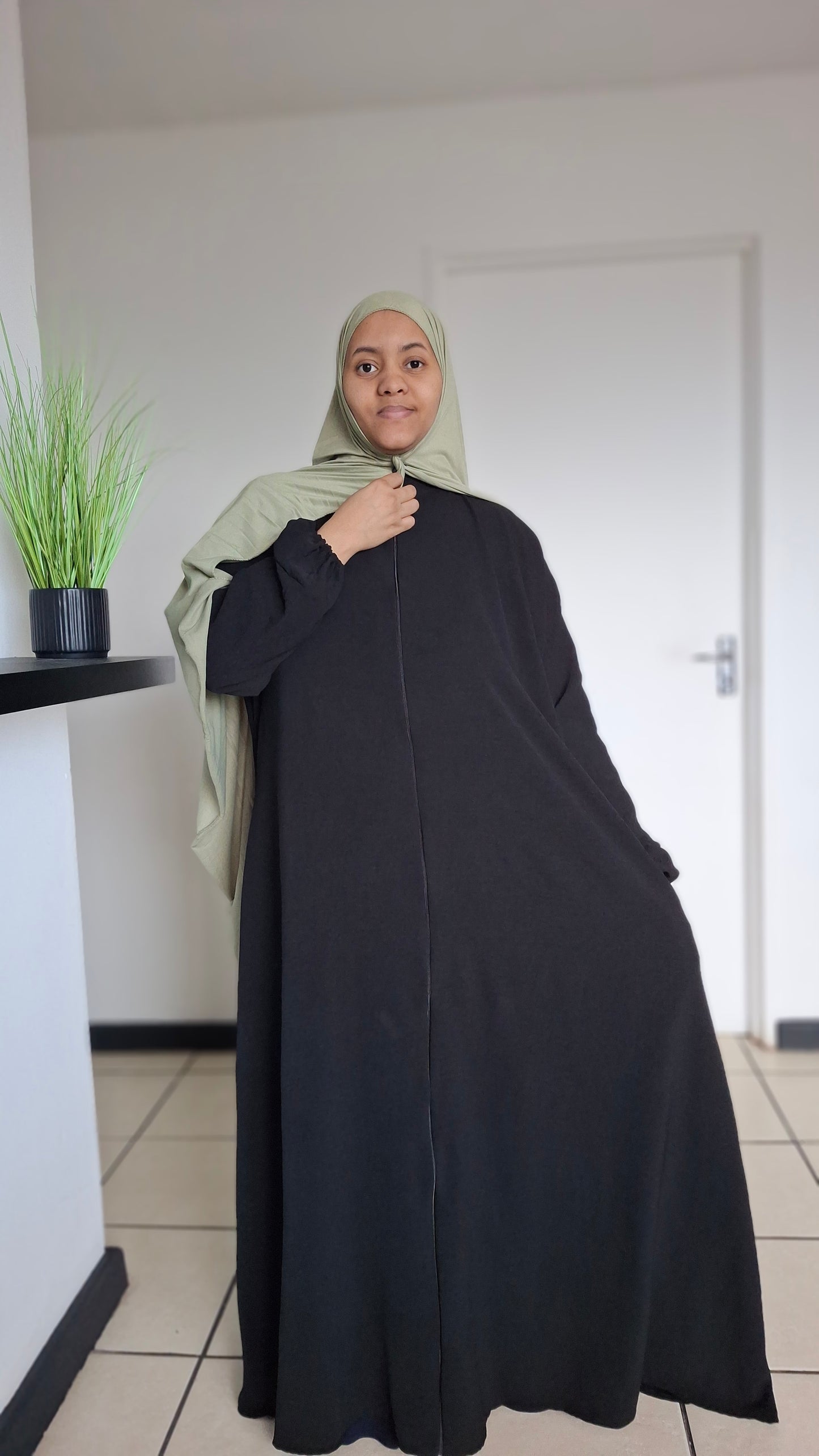 Zainap zip Abaya