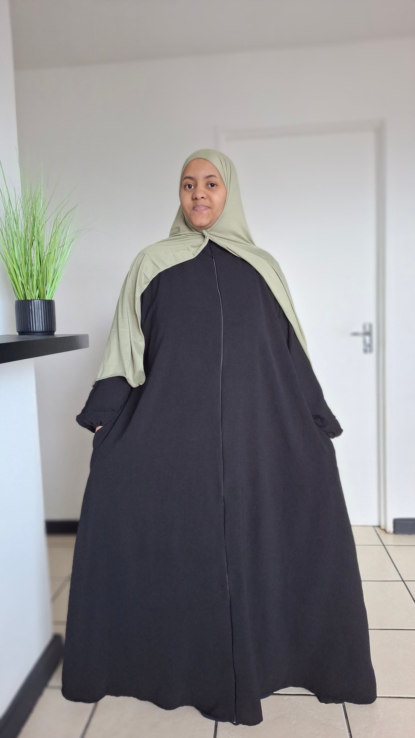 Zainap zip Abaya